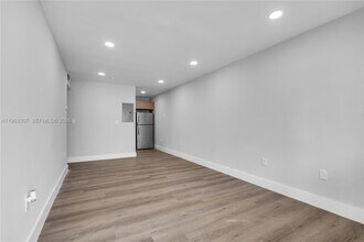 560 NE 63rd St in Miami, FL - Building Photo - Building Photo