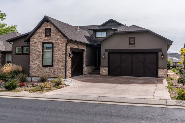 2094 Two Wood Dr in Grand Junction, CO - Building Photo - Building Photo