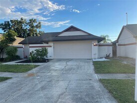10813 Venice Cir in Tampa, FL - Building Photo