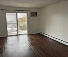 12 Cox Ct in Beverly, MA - Building Photo - Building Photo