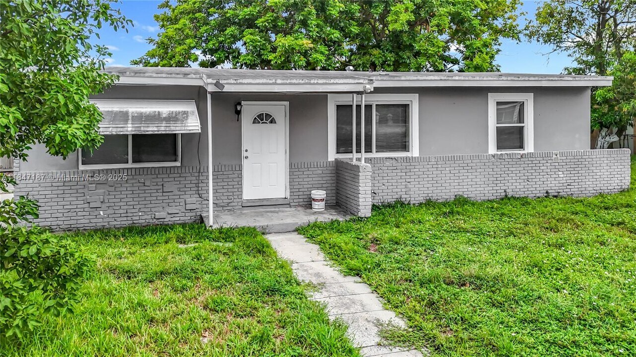 1423 NW 12th St in Fort Lauderdale, FL - Building Photo