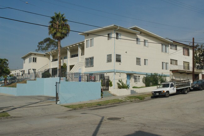 150 S Mountain View Ave in Los Angeles, CA - Foto de edificio - Building Photo