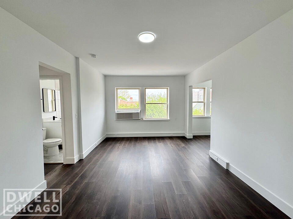 1655 W Hollywood Ave, Unit 2 in Chicago, IL - Building Photo
