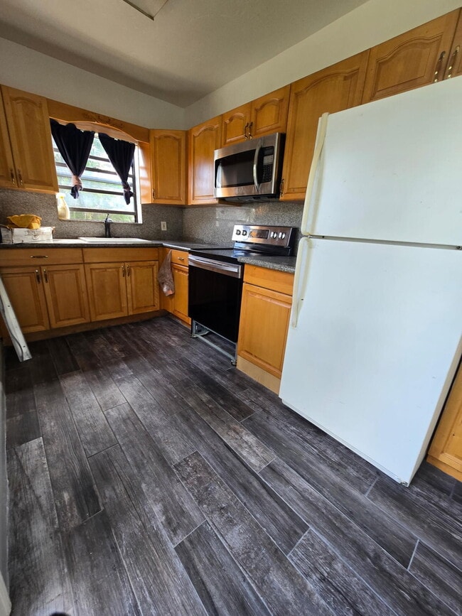 property at 1006 N J St
