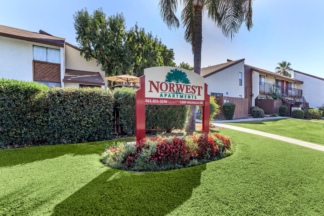 Norwest Apartments in Bakersfield, CA - Foto de edificio