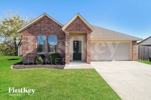 1612 Penn Ln in Moore, OK - Building Photo