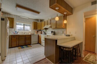 49 Lake Dr in Laurel Park, NC - Building Photo - Building Photo