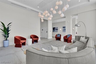 201 8th St S in Naples, FL - Building Photo - Building Photo