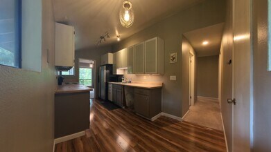 19124 61st Place NE, Unit Apt 2B in Kenmore, WA - Building Photo - Building Photo