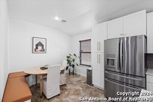 5930 Southern Knoll in San Antonio, TX - Building Photo - Building Photo