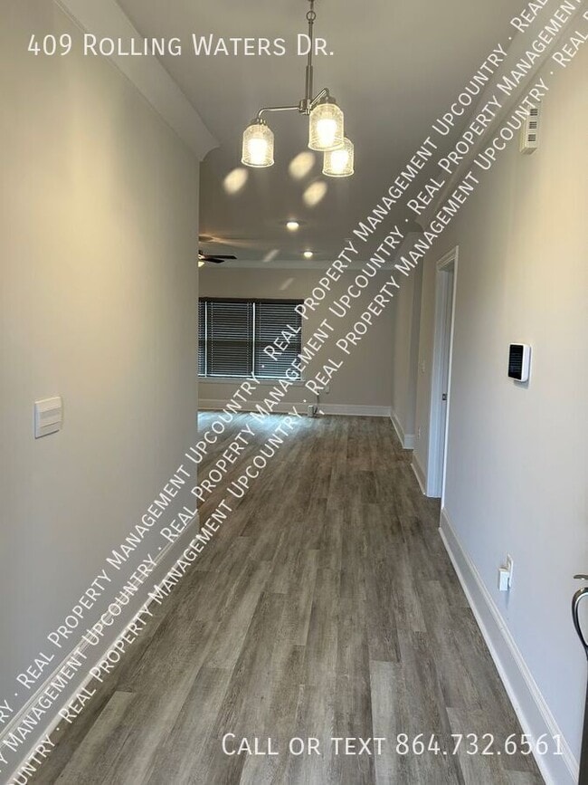 409 Rolling Waters Dr in Greenville, SC - Building Photo - Building Photo
