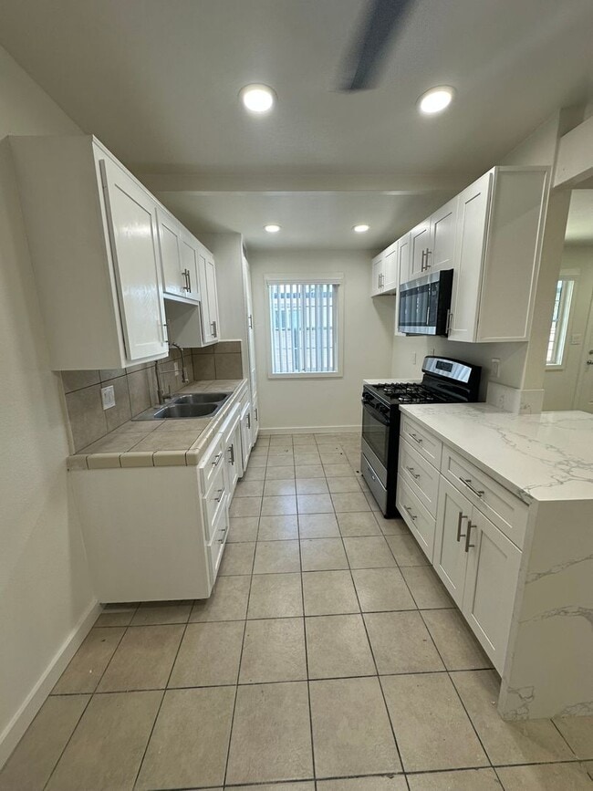 property at 1443 W Almond Ave
