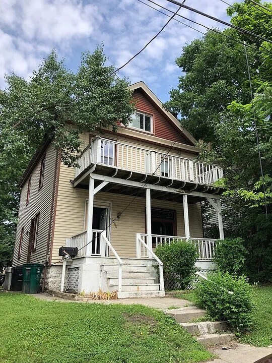 2365 Stratford Ave in Cincinnati, OH - Building Photo