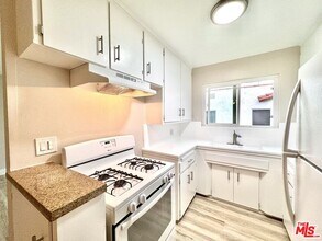 1037 S Shenandoah St in Los Angeles, CA - Building Photo - Building Photo