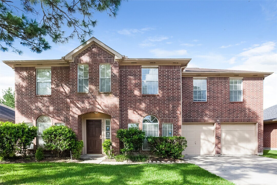 8234 Worthington Dr in Houston, TX - Building Photo