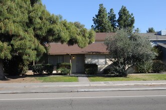 681 W Ashlan Ave in Clovis, CA - Building Photo - Building Photo