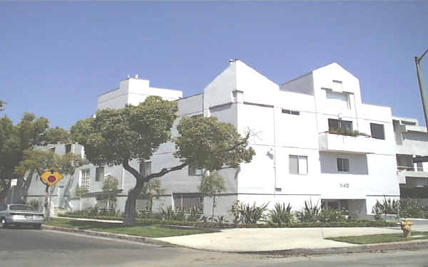 1143 S Cochran Ave in Los Angeles, CA - Foto de edificio