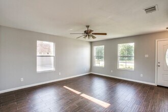 2225 Splendor Ct in Arlington, TX - Building Photo - Building Photo