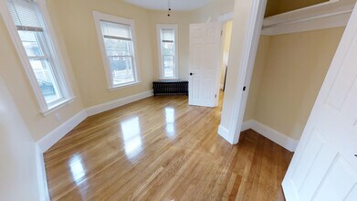 42 Gorham St, Unit #1 in Somerville, MA - Building Photo - Building Photo