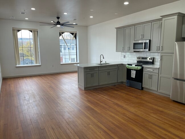 711 Chew St, Unit 3 in Allentown, PA - Foto de edificio - Building Photo