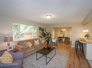 827 S Robb Way in Lakewood, CO - Foto de edificio - Building Photo