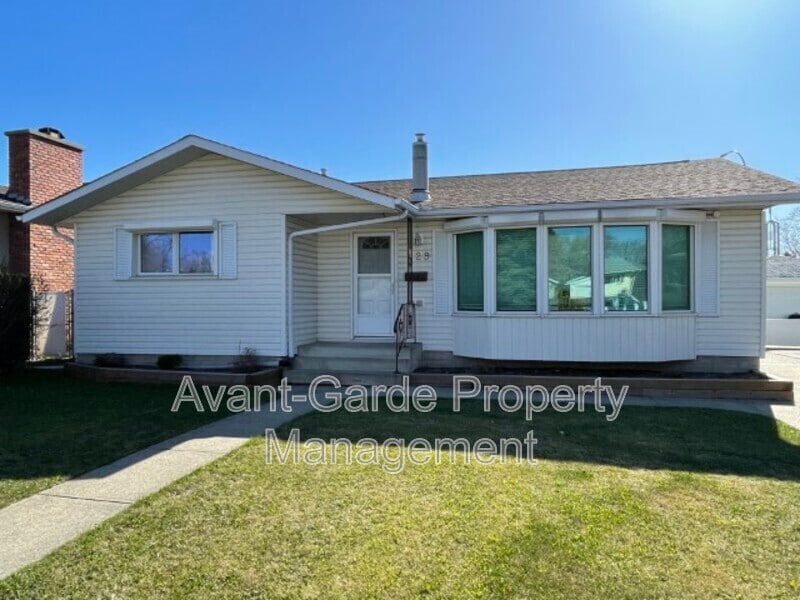 129 Marion Dr in Sherwood Park, AB - Building Photo