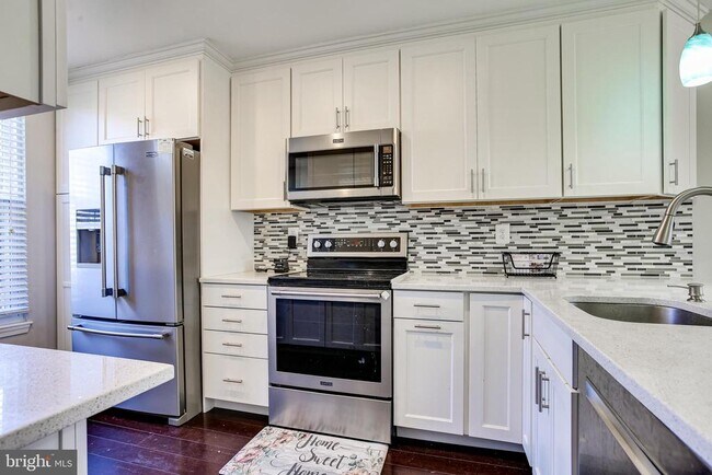 6512 Ducketts Ln in Elkridge, MD - Building Photo - Building Photo