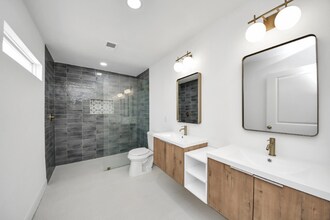300 Narcissus Rd in Clear Lake Shores, TX - Building Photo - Building Photo