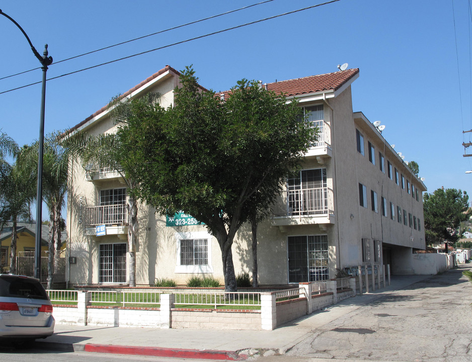 5113-5115 Monte Vista St in Los Angeles, CA - Building Photo