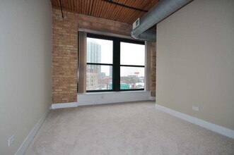 411 W Ontario St, Unit 602 in Chicago, IL - Building Photo - Building Photo