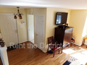 1026 Wahler Pl SE in Washington, DC - Building Photo - Building Photo