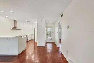 301 S Gulfstream Ave in Sarasota, FL - Building Photo - Building Photo