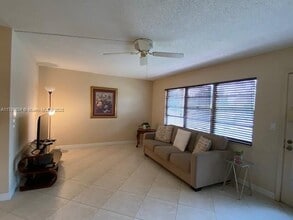 2801 Victoria Way in Coconut Creek, FL - Building Photo - Building Photo
