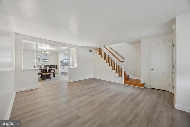 property at 255 Sherbrook Blvd