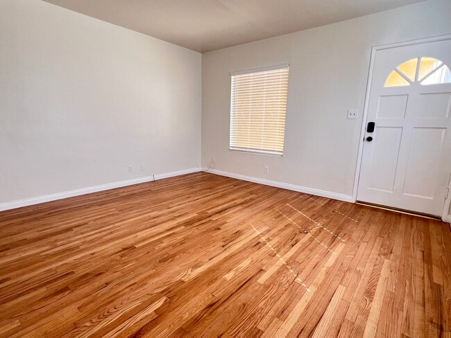 1143 W 24th St in Los Angeles, CA - Building Photo - Building Photo