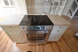 931 S 240th Pl in Des Moines, WA - Foto de edificio - Building Photo