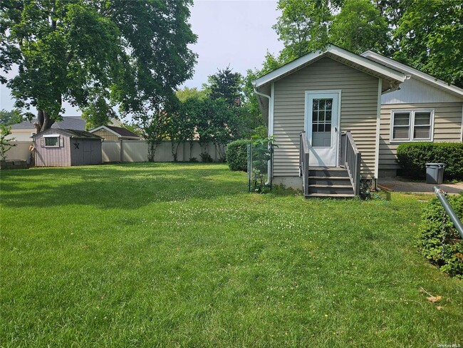 475 Wood Ln in Greenport, NY - Foto de edificio - Building Photo