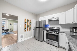 1542 N Hollywood St in Philadelphia, PA - Building Photo - Building Photo