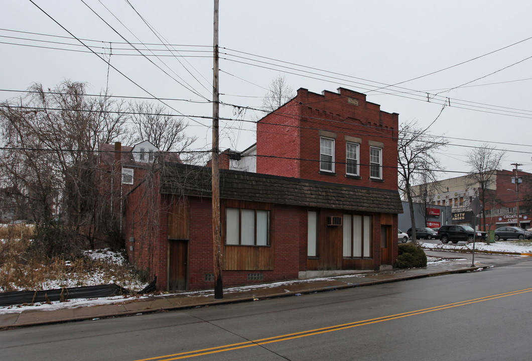 322 St Clair Ave in Clairton, PA - Foto de edificio