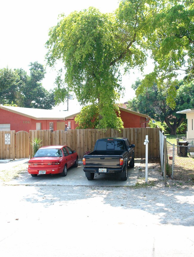 1104-1106 NW 7th Ave in Fort Lauderdale, FL - Foto de edificio - Building Photo