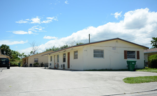 1141-1149 W 28th St in Riviera Beach, FL - Foto de edificio - Building Photo