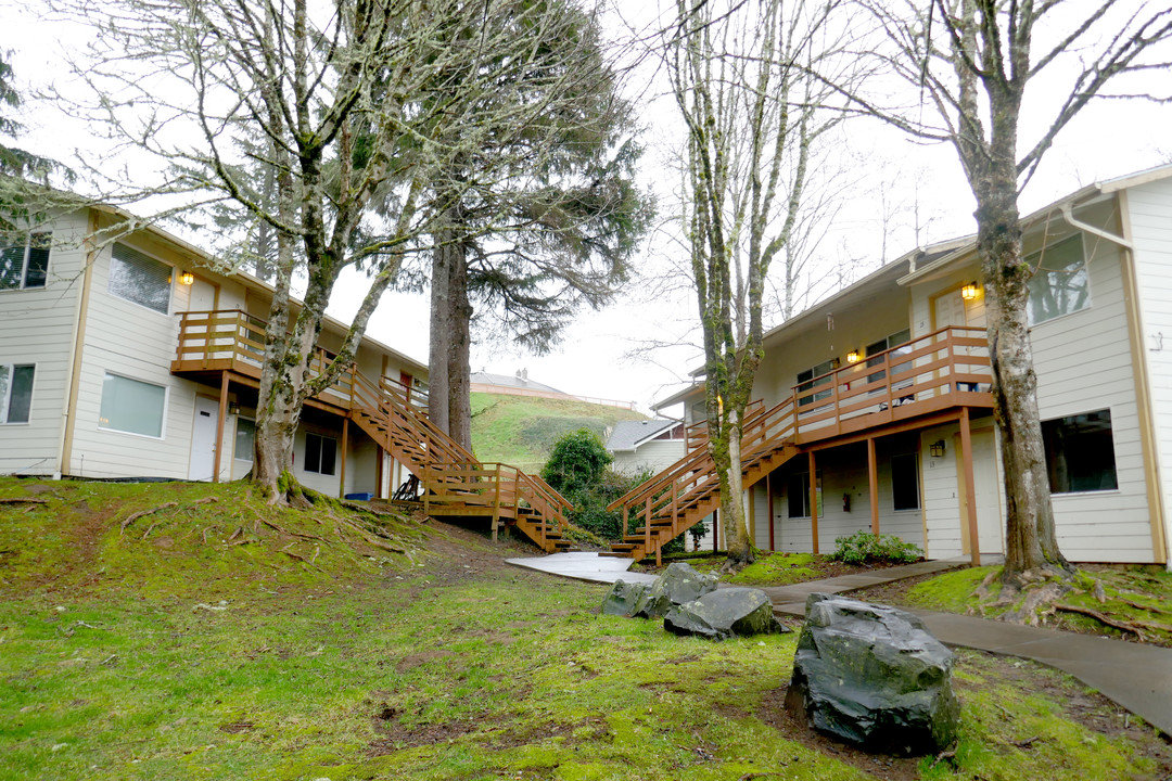 Broadway Villas Apartments in Seaside, OR - Building Photo