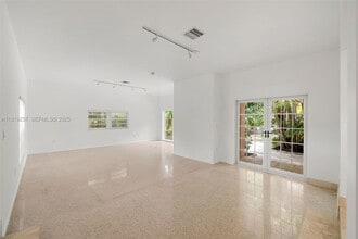 564 Golden Beach Dr in Golden Beach, FL - Building Photo - Building Photo