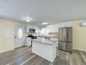 8064 Crittenden Rd in Suffolk, VA - Foto de edificio - Building Photo