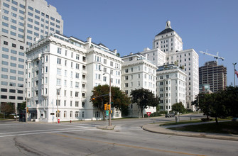 Cudahy Tower Apartments in Milwaukee, WI - Building Photo - Building Photo