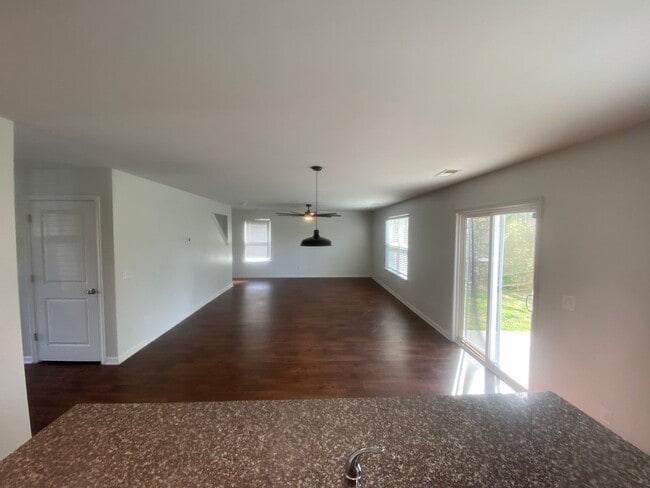 654 Hogan Dr in Richmond Hill, GA - Building Photo - Building Photo