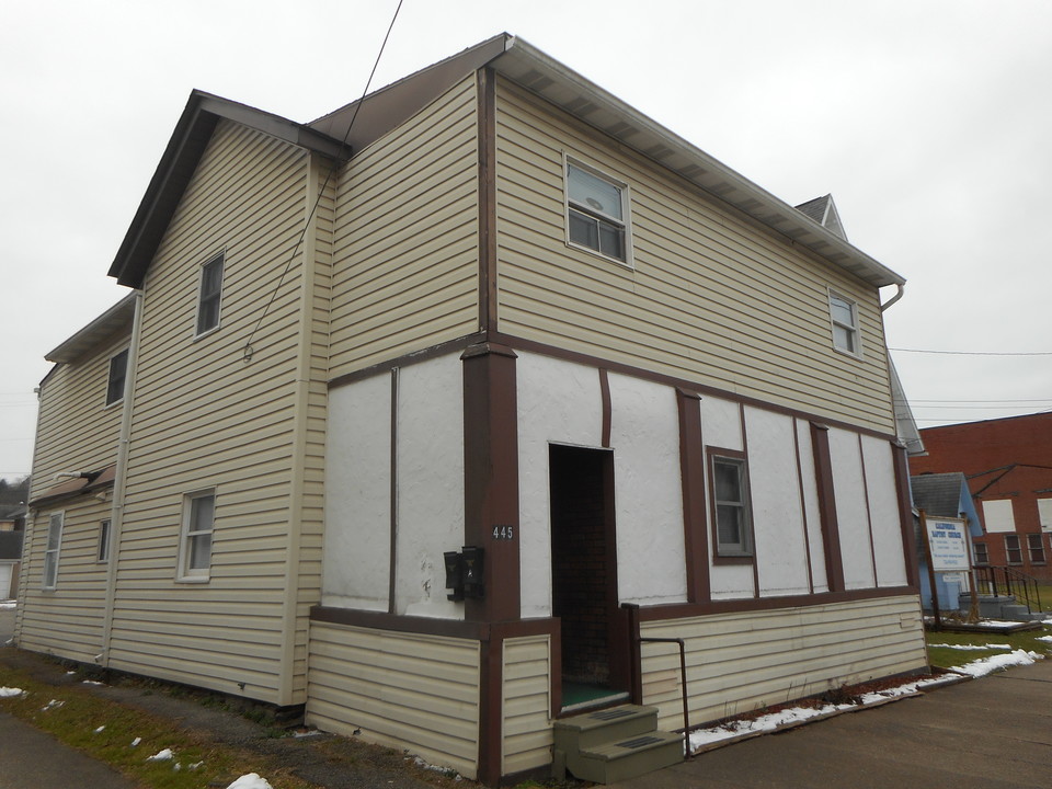 445 2nd St, Unit 500.109 in California, PA - Building Photo