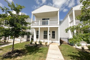 1023 S Hollywood Ave in Fayetteville, AR - Building Photo