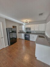 8321 Montgomery St in Las Vegas, NV - Building Photo - Building Photo