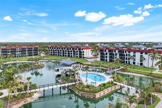 2445 W Gulf Dr, Unit 47B in Sanibel, FL - Foto de edificio - Building Photo